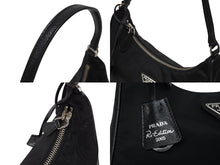 Load image into Gallery viewer, 極美品 PRADA プラダ ホーボー ワンショルダー RE-EDITION 2005 トライアングルロゴ ブラック ナイロン シルバー金具 1NE204 中古 4b008878