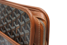 Load image into Gallery viewer, 極美品 GOYARD ゴヤール ジュバンスMM ポーチ クラッチバッグ ゴヤールディンキャンバス カーフスキン ブラウン 中古 4b008881