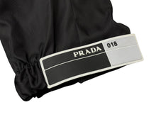 Load image into Gallery viewer, 極美品 PRADA プラダ ナイロンパンツ UP0008 S181 I18 ルーマニア製 ポリアミド ブラック サイズ46 中古 4b008886