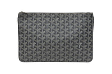 Load image into Gallery viewer, GOYARD ゴヤール セナMM クラッチバッグ ヘリンボーン柄 グレー PVC レザー シルバー金具 美品 中古 4b008888