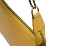 画像をギャラリービューアに読み込む, LOUIS VUITTON ルイヴィトン ポシェットアクセソワール エピレザー M52947 タッシリイエロー ゴールド金具 美品 中古 4b008956