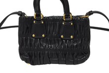 Load image into Gallery viewer, PRADA プラダ プリーツデザイン 2WAY ミニハンドバッグ ショルダーバッグ ロゴ レザー ブラック ゴールド金具 美品 中古 4b008959