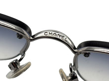 画像をギャラリービューアに読み込む, 極美品 CHANEL シャネル サングラス メガネ ココマーク リムレス ブルーグレー メタル シルバー金具 サイズ65◻︎15 中古 4b008973