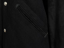Load image into Gallery viewer, 極美品 Christian Dior クリスチャンディオール 24SS Varsity Jacket スタジャン 443L430A6105 サイズ54 スウェード ブラック 中古 4b009025