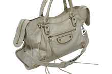 Load image into Gallery viewer, BALENCIAGA バレンシアガ THE CITY ザ シティ 2WAYバッグ 115748 レザー アイボリー ゴールド金具 美品 美品 中古 4b009099