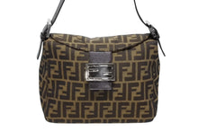 Load image into Gallery viewer, 極美品 FENDI フェンディ マンマバケット ワンショルダーバッグ ズッカ柄 ブラウン キャンバス レザー シルバー金具 中古 4b009111