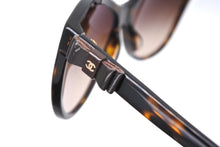 Load image into Gallery viewer, CHANEL シャネル ウェリントン サングラス 5281-Q-A c.714/S5 サイズ58□16 140 ココマーク リボン べっ甲カラー 美品 中古 4b009175