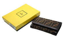 画像をギャラリービューアに読み込む, 極美品 FENDI フェンディ 二つ折り財布 コンパクトウォレット 31052 ズッカ柄 総柄 ブラウン シルバー金具 中古 4b009181
