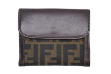 Load image into Gallery viewer, 極美品 FENDI フェンディ 二つ折り財布 ズッカ コンパクトウォレット イタリア製 キャンバス レザー ブラウン 中古 4b009182