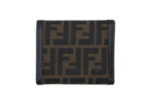 Load image into Gallery viewer, FENDI フェンディ ズッカ柄 三つ折り財布 コンパクトウォレット イタリア製 キャンバス レザー ブラウン ゴールド金具 美品 中古 4b009185