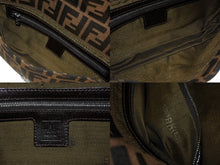 Load image into Gallery viewer, 極美品 FENDI フェンディ マンマバケット ワンショルダーバッグ ズッカ柄 キャンバス レザー ブラウン シルバー金具 中古 4b009220