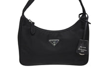 Load image into Gallery viewer, 極美品 PRADA プラダ ホーボー ハンドバッグ ワンショルダーバッグ MV515 トライアングルロゴ ナイロン ブラック 中古 4b009221