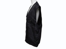 Load image into Gallery viewer, 極美品 PRADA プラダ Re-Nylon リナイロン ベスト SGC261 サイズ56 トライアングルロゴ ブラック 中古 4b009251