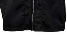 Load image into Gallery viewer, 極美品 PRADA プラダ Re-Nylon リナイロン ベスト SGC261 サイズ56 トライアングルロゴ ブラック 中古 4b009251