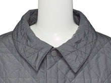Load image into Gallery viewer, 極美品 Christian Dior クリスチャンディオール 24SS キルティング コーチジャケット 313C509AA106 サイズ56 グレー 中古 4b009411