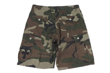 Load image into Gallery viewer, 極美品 CHROME HEARTS クロムハーツ Devil Dog Shorts デビルドッグ カーゴショーツ サイズ31 CHクロスパッチ カモフラ柄 中古 4b009472