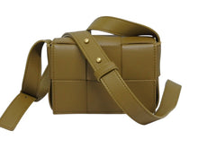 Load image into Gallery viewer, 新品同様 BOTTEGAVENETA ボッテガヴェネタ キャンディカセット ショルダーバッグ マキシイントレチャート ブラウン 中古 4b009557