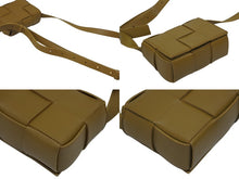 Load image into Gallery viewer, 新品同様 BOTTEGAVENETA ボッテガヴェネタ キャンディカセット ショルダーバッグ マキシイントレチャート ブラウン 中古 4b009557