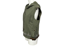 Load image into Gallery viewer, Christian Dior クリスチャンディオール ノースリーブジャケット 3P12022040 サイズ38 ラインストーン カーキ ガリアーノ期 美品 中古 4b009568