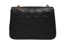 Load image into Gallery viewer, CHANEL シャネル ビジューチェーン ショルダーバッグ 2番台 ラムスキン ココマーク キルティング ブラック ゴールド金具 美品 中古 4b009611