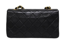Load image into Gallery viewer, 極美品 CHANEL シャネル フルフラップ ミニマトラッセ19 Sチェーンショルダーバッグ 1番台 ラムスキン ココマーク ゴールド金具 中古 4b009612