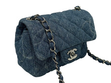 Load image into Gallery viewer, 極美品 CHANEL シャネル ミニマトラッセ16 Sフラップ Sチェーンショルダーバッグ 30番台 デニム ココマーク シルバー金具 中古 4b009614