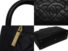 Load image into Gallery viewer, CHANEL シャネル ハンドバッグ ミニボストン A20997 8番台 キャビアスキン ココマーク ブラック ゴールド金具 美品 中古 4b009615
