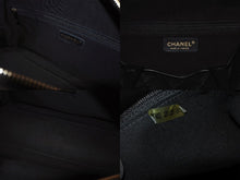Load image into Gallery viewer, CHANEL シャネル ハンドバッグ ミニボストン A20997 8番台 キャビアスキン ココマーク ブラック ゴールド金具 美品 中古 4b009615