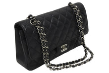 Load image into Gallery viewer, 極美品 CHANEL シャネル マトラッセ25 Wフラップ Wチェーンショルダーバッグ AO1112 13番台 キャビアスキン シルバー金具 中古 4b009616