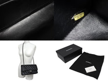 Load image into Gallery viewer, 極美品 CHANEL シャネル マトラッセ25 Wフラップ Wチェーンショルダーバッグ AO1112 13番台 キャビアスキン シルバー金具 中古 4b009616