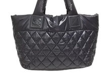 Load image into Gallery viewer, 極美品 CHANEL シャネル コココクーン スモールトート ハンドバッグ A48610 17番台 ココマーク ブラック シルバー金具 中古 4b009618