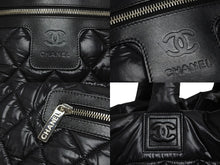 Load image into Gallery viewer, 極美品 CHANEL シャネル コココクーン スモールトート ハンドバッグ A48610 17番台 ココマーク ブラック シルバー金具 中古 4b009618
