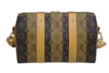Load image into Gallery viewer, 極美品 LOUIS VUITTON ルイヴィトン シティ キーポル NIGO ショルダーバッグ M45963 モノグラムストライプ 中古 4b009629