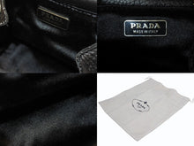 Load image into Gallery viewer, 極美品 PRADA プラダ 97FW ループ ワンショルダーバッグ レザー ブラック アーカイブ トライアングルロゴ金具 シルバー金具 中古 4b009631