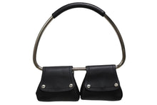 Load image into Gallery viewer, 極美品 PRADA プラダ 97FW ループ ワンショルダーバッグ レザー ブラック アーカイブ トライアングルロゴ金具 シルバー金具 中古 4b009631