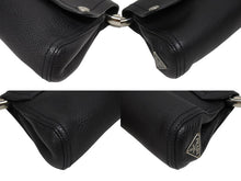Load image into Gallery viewer, 極美品 PRADA プラダ 97FW ループ ワンショルダーバッグ レザー ブラック アーカイブ トライアングルロゴ金具 シルバー金具 中古 4b009631