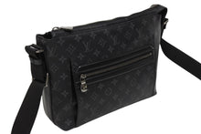 Load image into Gallery viewer, LOUIS VUITTON ルイヴィトン モノグラム エクリプス オディセ メッセンジャーPM ショルダーバッグ M44223 ブラック 美品 中古 4b009676
