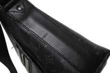 Load image into Gallery viewer, LOUIS VUITTON ルイヴィトン モノグラム エクリプス オディセ メッセンジャーPM ショルダーバッグ M44223 ブラック 美品 中古 4b009676
