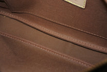 Load image into Gallery viewer, 極美品 LOUIS VUITTON ルイヴィトン ミュルティ ポシェット アクセソワール ショルダーバッグ M44840 モノグラム 中古 4b009709