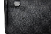 Load image into Gallery viewer, 極美品 LOUIS VUITTON ルイヴィトン ハンドポーチ トワレ ポーチ ダミエグラフィット N47625 ブラック シルバー金具 中古 4b009729