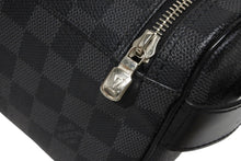 Load image into Gallery viewer, 極美品 LOUIS VUITTON ルイヴィトン ハンドポーチ トワレ ポーチ ダミエグラフィット N47625 ブラック シルバー金具 中古 4b009729