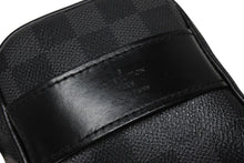 Load image into Gallery viewer, 極美品 LOUIS VUITTON ルイヴィトン ハンドポーチ トワレ ポーチ ダミエグラフィット N47625 ブラック シルバー金具 中古 4b009729