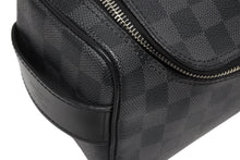 Load image into Gallery viewer, 極美品 LOUIS VUITTON ルイヴィトン ハンドポーチ トワレ ポーチ ダミエグラフィット N47625 ブラック シルバー金具 中古 4b009729