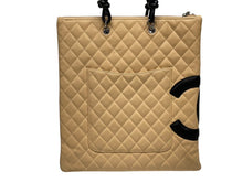 Load image into Gallery viewer, CHANEL シャネル カンボンライン フラット トートバッグ 9番台 カーフスキン ココマーク ベージュ ブラック シルバー金具 美品 中古 4b009768