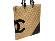Load image into Gallery viewer, CHANEL シャネル カンボンライン フラット トートバッグ 9番台 カーフスキン ココマーク ベージュ ブラック シルバー金具 美品 中古 4b009768