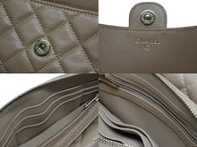 Load image into Gallery viewer, 極美品 CHANEL シャネル フラップフォンケース チェーンウォレット AP2096 ココマーク キャビアスキン ベージュ ランダム番台 中古 4b009799