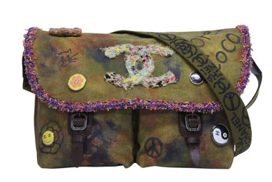極美品 CHANEL シャネル エンブロイダリー メッセンジャーバッグ 20番台 A92790 グラフィティ カーキ ココマーク 中古 4b009831