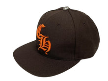 Load image into Gallery viewer, 新品未使用 CHROME HEARTS クロムハーツ CH刺繍 新作 ベースボール キャップ 帽子 U.S.A製 ブラウン オレンジ シルバー金具 中古 4b009834