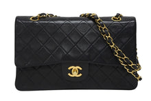 Load image into Gallery viewer, CHANEL シャネル マトラッセ25 Wフラップ Wチェーンショルダーバッグ 2番台 ココマーク ラムスキン ゴールド金具 美品 中古 4b009880
