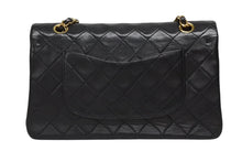 Load image into Gallery viewer, CHANEL シャネル マトラッセ25 Wフラップ Wチェーンショルダーバッグ 2番台 ココマーク ラムスキン ゴールド金具 美品 中古 4b009880
